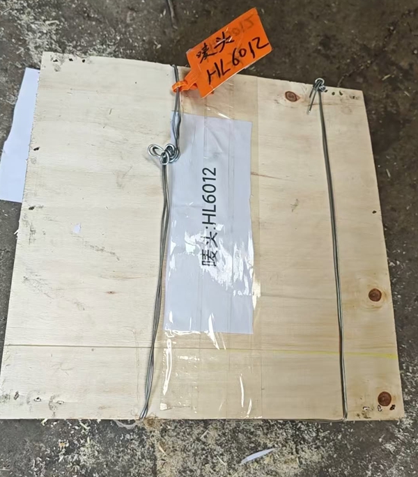 forming_cylinder_wood_sawdust_charcoal_machine